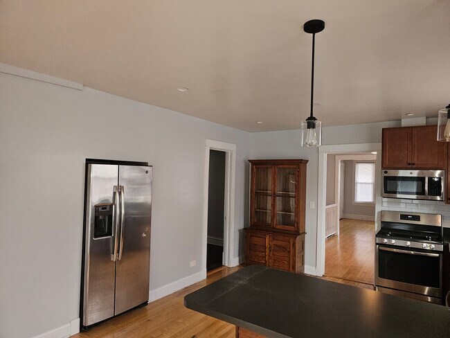 Primary Photo - 6327 W Cuyler Ave
