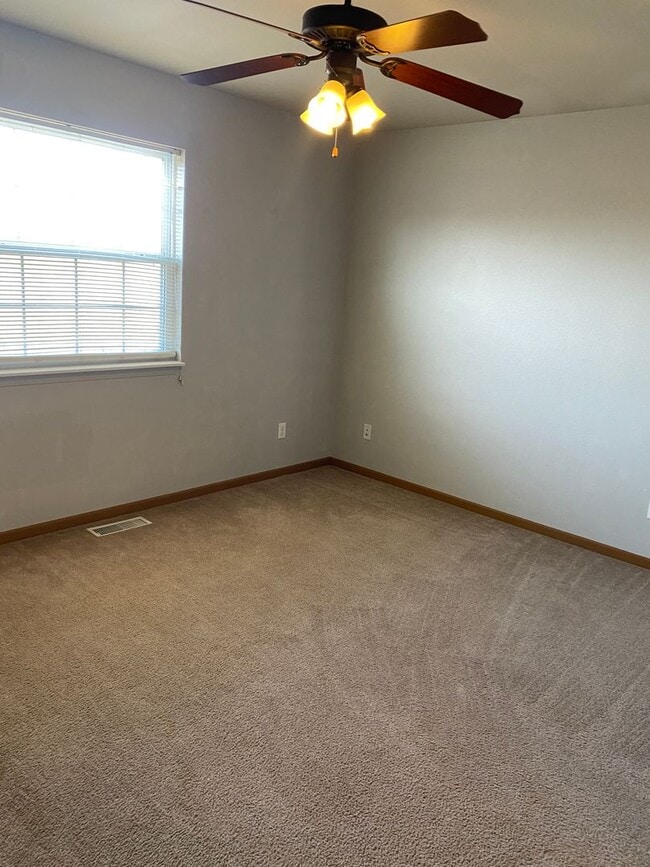 Building Photo - 16785 Huntington Ln