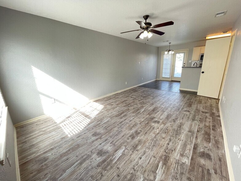 Building Photo - 1607 Dugger Cir