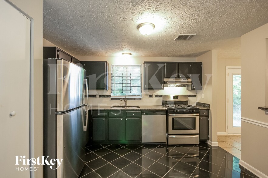 Building Photo - 5225 Martins Crossing Rd