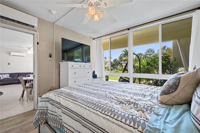 Building Photo - 2755 NE 28th Ave