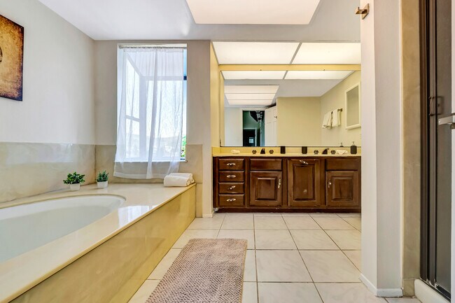 Building Photo - 30428 Penrod Dr