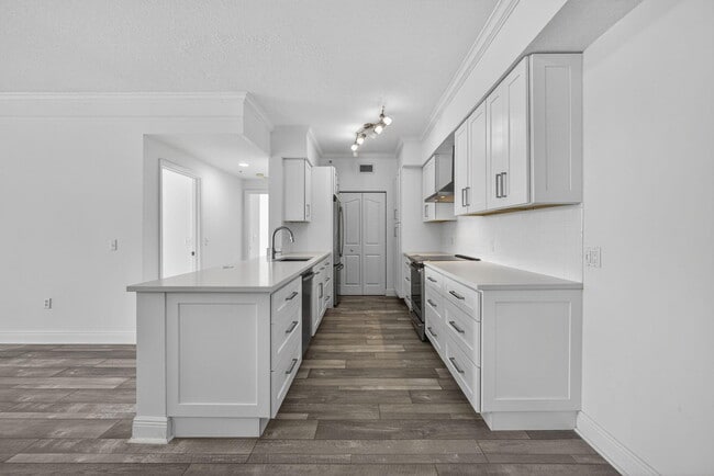 Building Photo - 5301 Myrtlewood Cir E