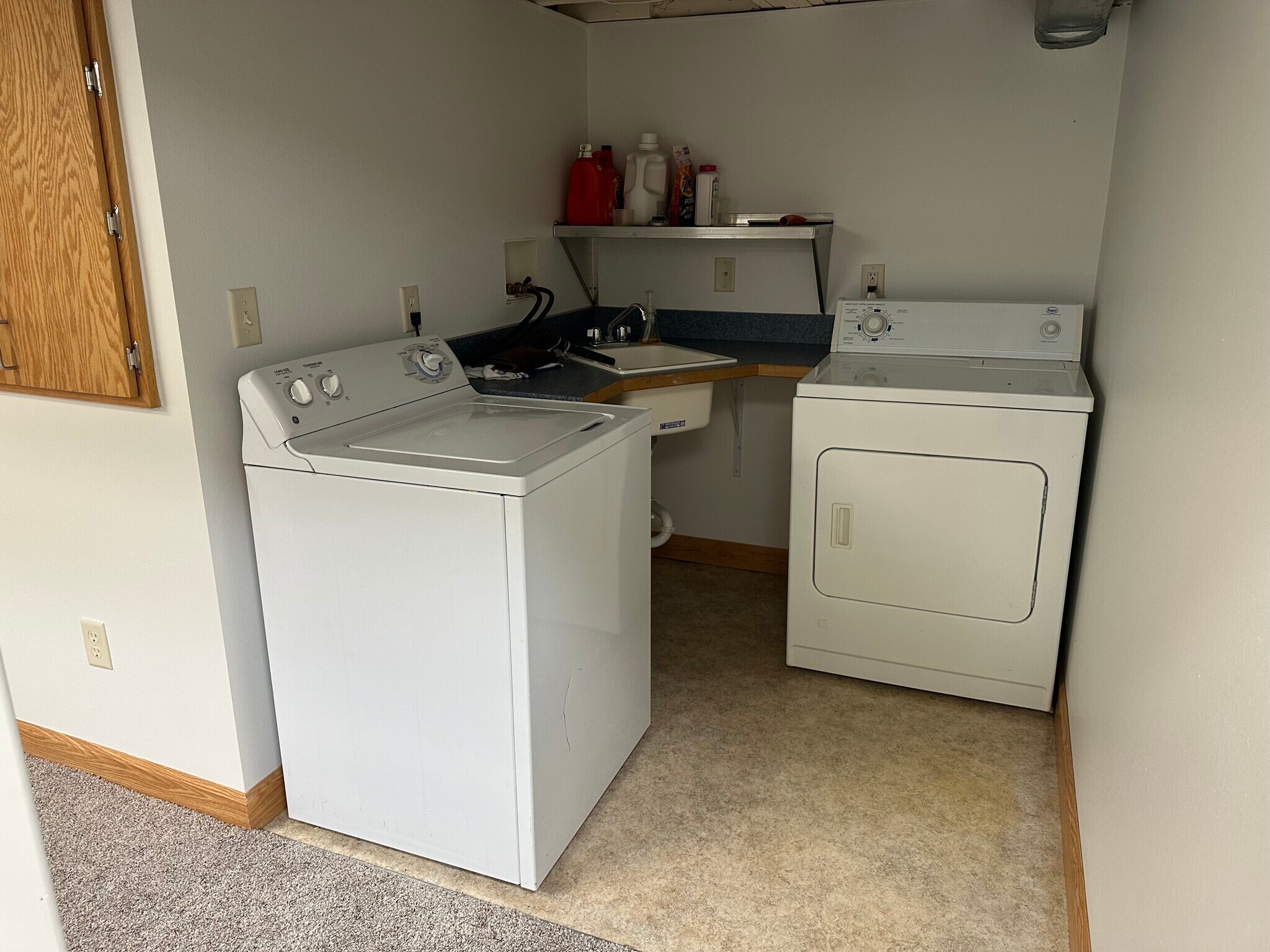 Laundry - 524 W Shore Dr