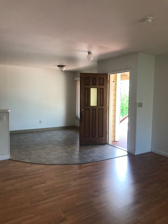 Building Photo - Sutter Creek Duplex