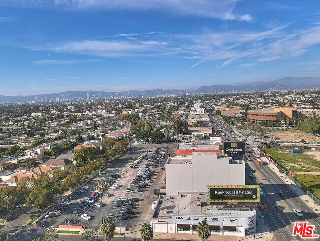 Building Photo - 3701 Coliseum St