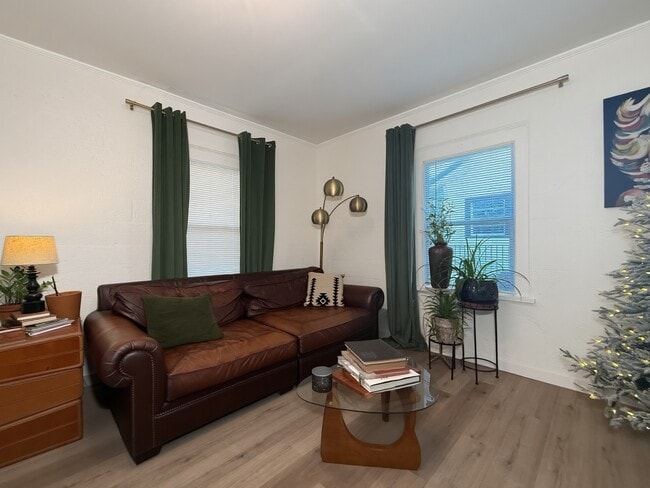 Building Photo - 504 W Gandy St