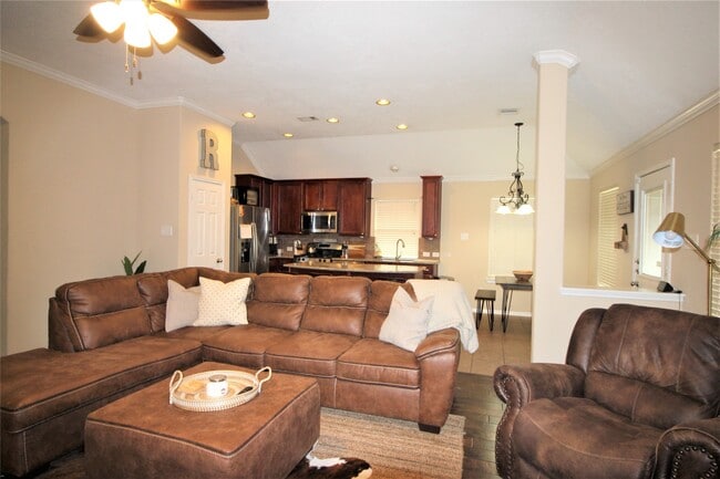 Building Photo - 2409 Avalon Trace Ln