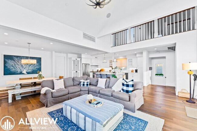Building Photo - Gorgeous 3 bed 3.5 bathroom home available month to month in the highly desired city of Corona De...