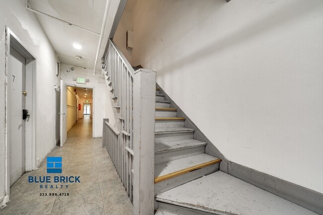 Building Photo - 1420 Flower St