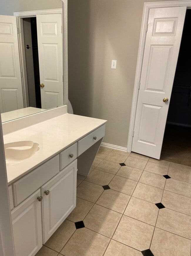 Building Photo - 11753 Ficus Dr