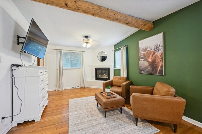 Building Photo - 5944 S Milwaukee Way