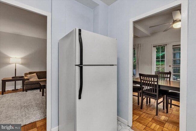 Building Photo - 1132 Valley Dr