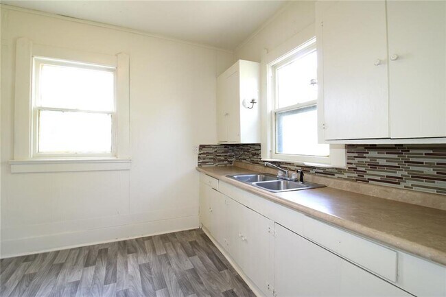 Building Photo - House For Rent 1280 Harrison St, Beaumont, TX 77701