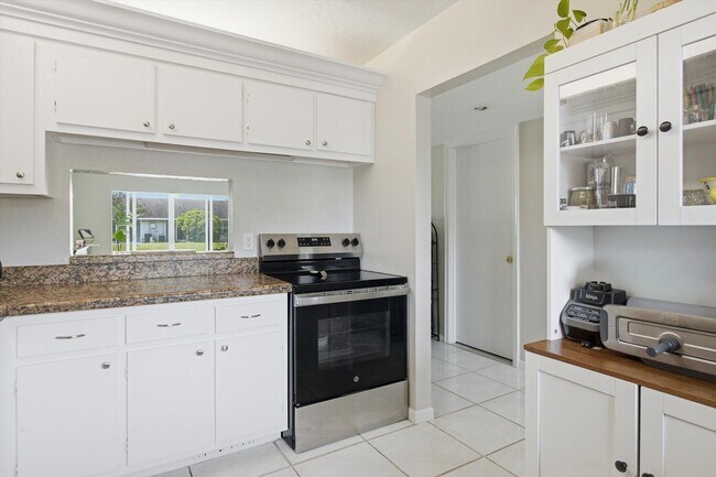 Building Photo - 2800 Fiore Way