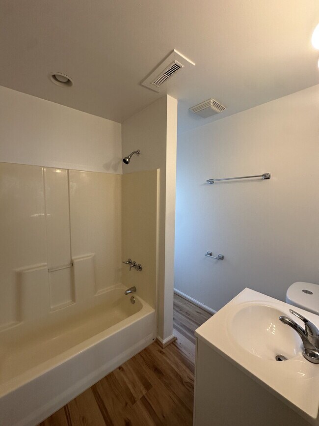 Building Photo - 3-Bedroom Duplex