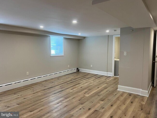 Building Photo - 2509 Cliffbourne Pl NW
