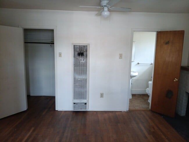 Building Photo - 2129 Coal Ave SE