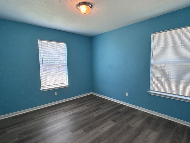 Building Photo - Charming 3 bedroom, 2 bath Home - Jefferso...