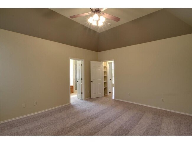 Building Photo - Fantastic  3 Bedrooms + Study Home in Prai...