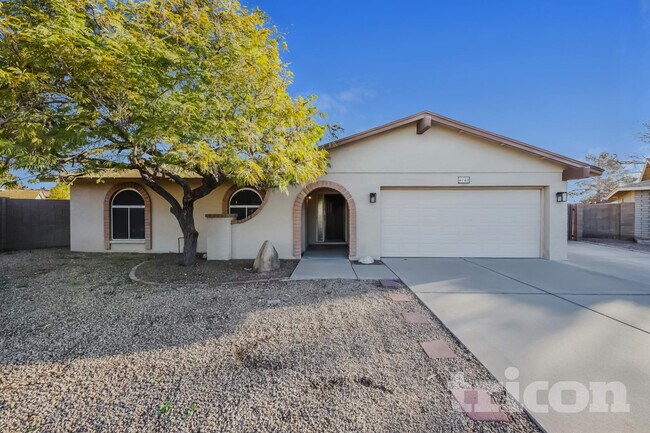 Building Photo - 4140 W Pershing Ave