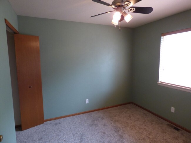 Building Photo - 3 Bedroom home in Loveland