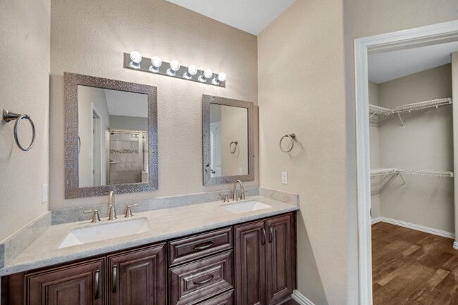 Building Photo - 3005 Gardencrest Ln