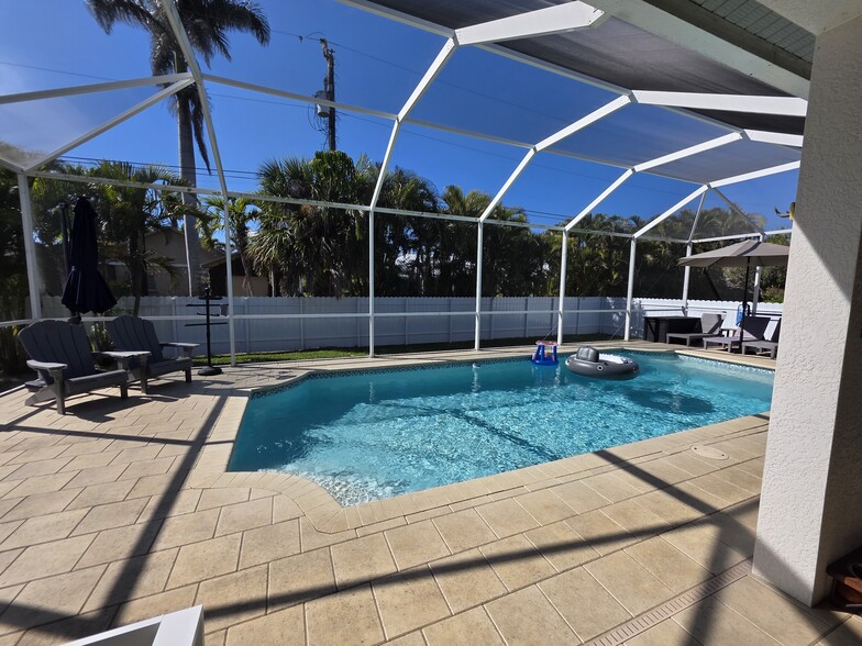 Building Photo - 5224 SW 27th Pl