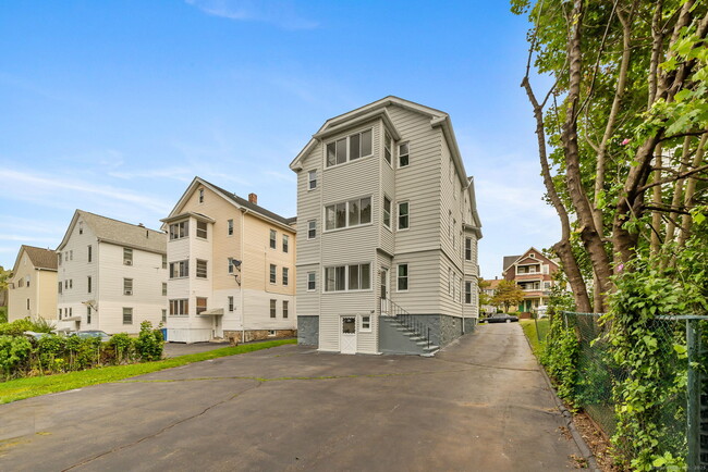 Building Photo - 279 Linwood St