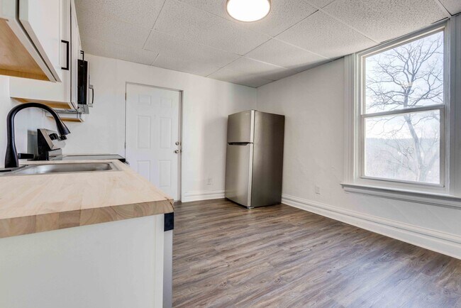 Building Photo - 238 Hazelwood Ave