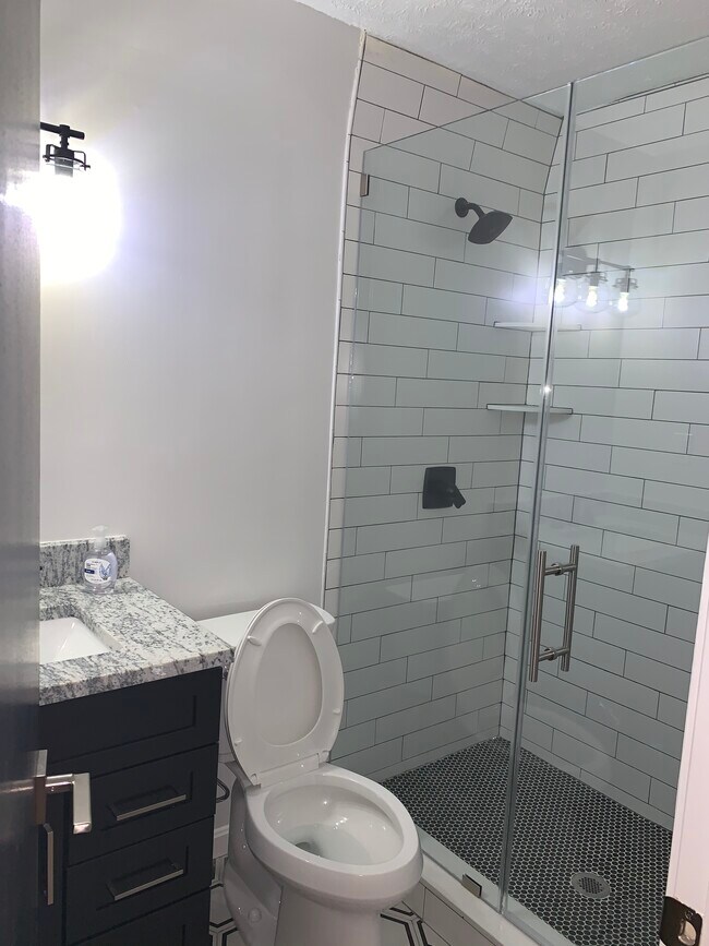 Bathroom - 932 E Washington St