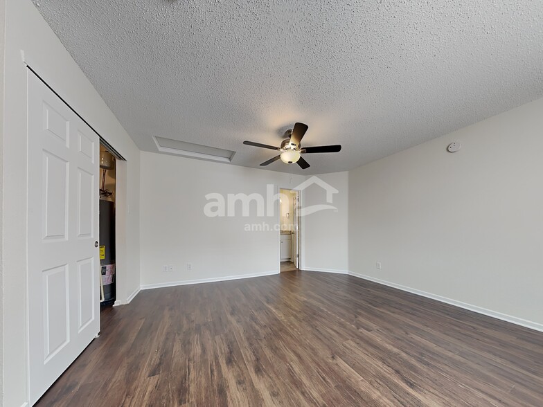 Building Photo - 12907 Old Glory Dr