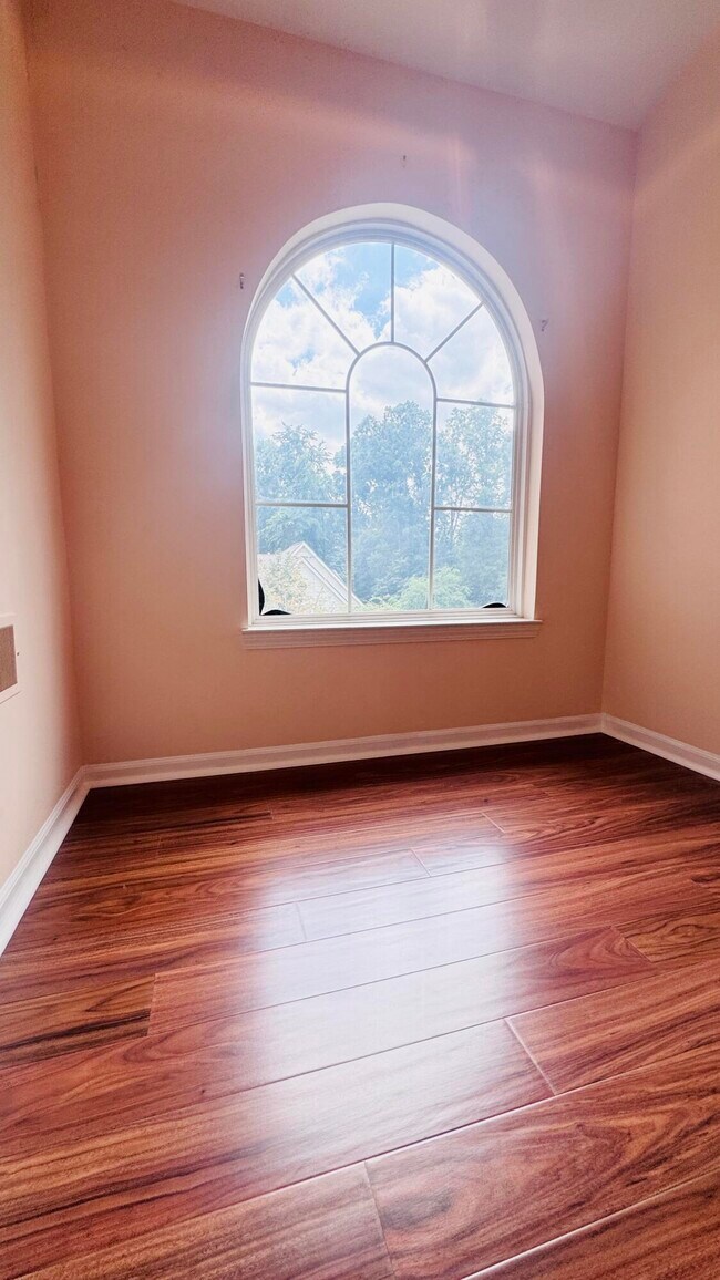 Building Photo - 37572 Newburgh Park Cir