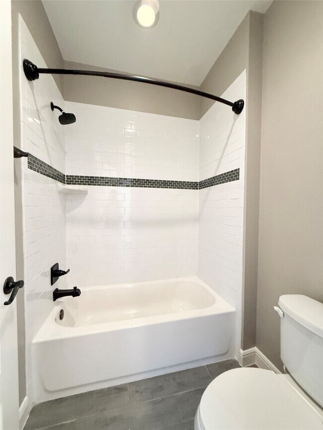 Building Photo - 2116 Couch St