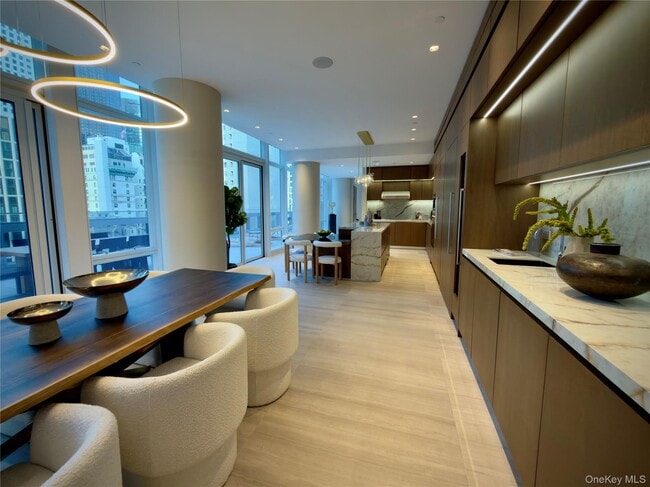 Building Photo - 18 W 53rd St