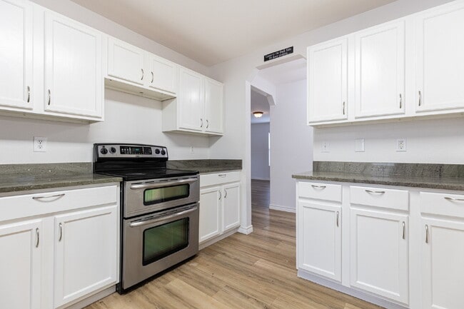 Building Photo - 228 Sophia Cir