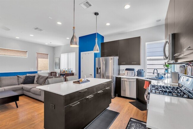 Building Photo - 5021 Nichols St