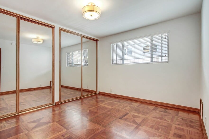 Building Photo - 807 5th St