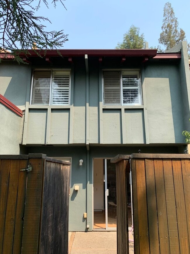 Building Photo - 419 Alvarado Ave