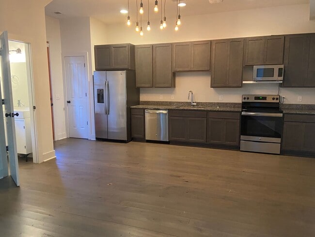 Building Photo - DIXON PARK | 2 BEDROOM | 2 BATH