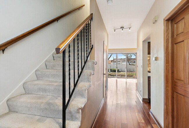 Building Photo - 1273 Cranbrook Dr