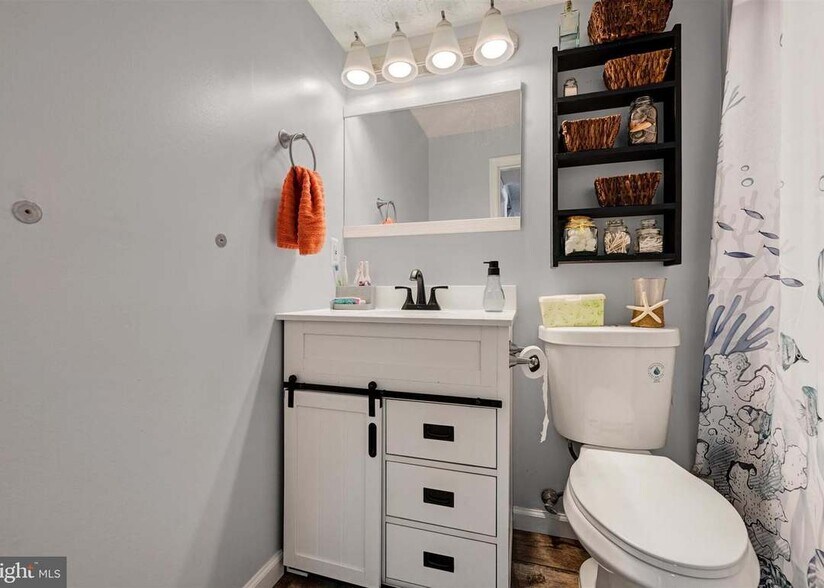 Building Photo - 300 Long Cove Ln