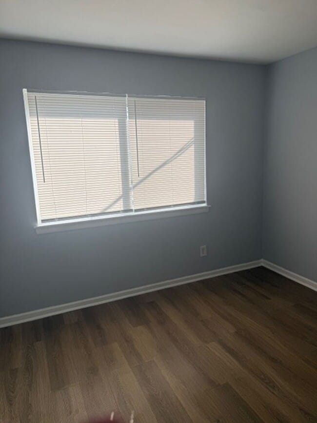 Building Photo - Absolutely Adorable two bedroom is move in ready!