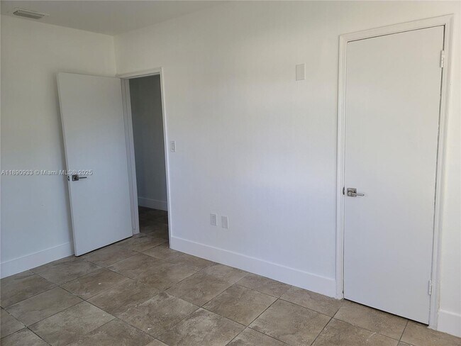 Building Photo - 15401 NW 27th Pl