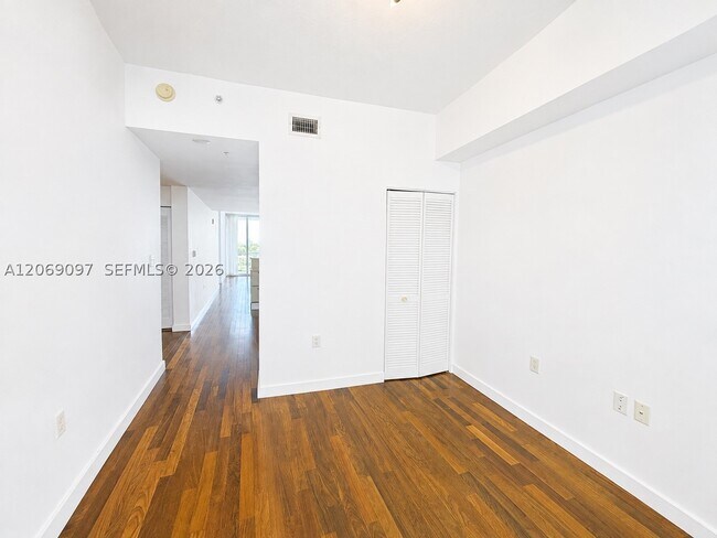 Building Photo - 6580 Indian Creek Dr