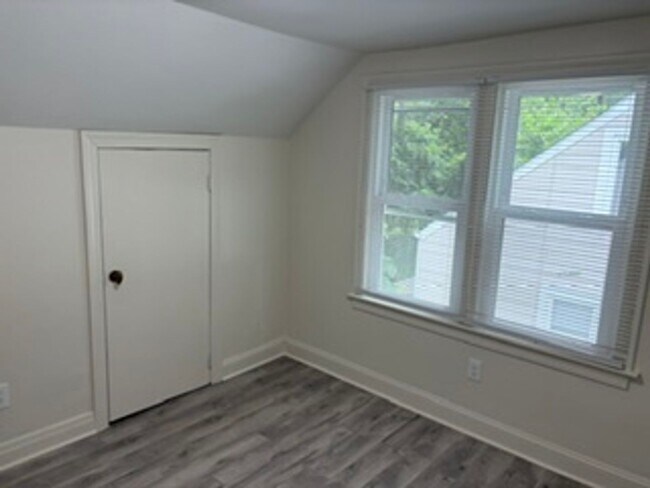 Building Photo - 300 Northwestern Pkwy
