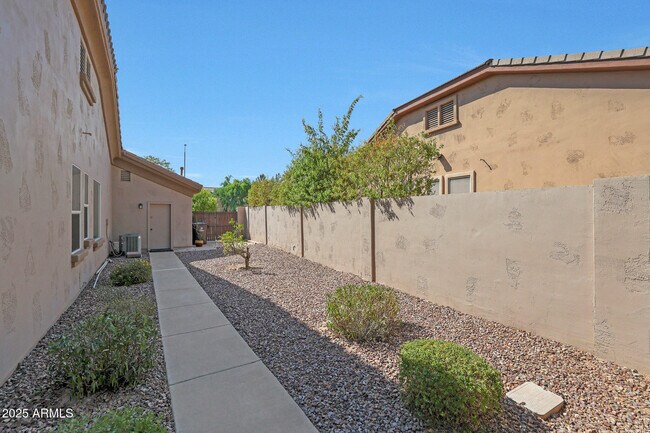 Building Photo - 21919 N 79th Ave