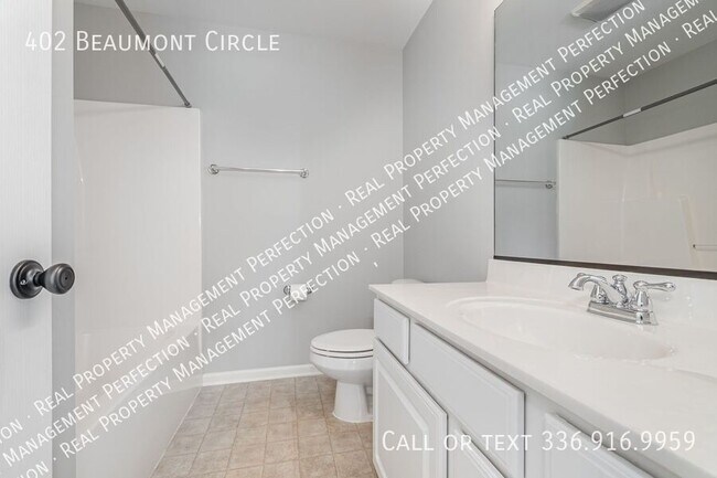 Building Photo - 402 Beaumont Cir