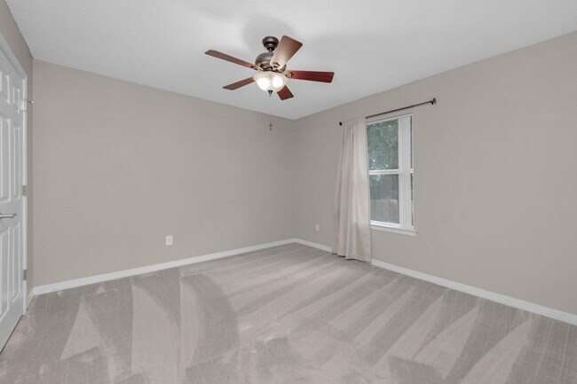 Building Photo - 1484 Longbranch Dr