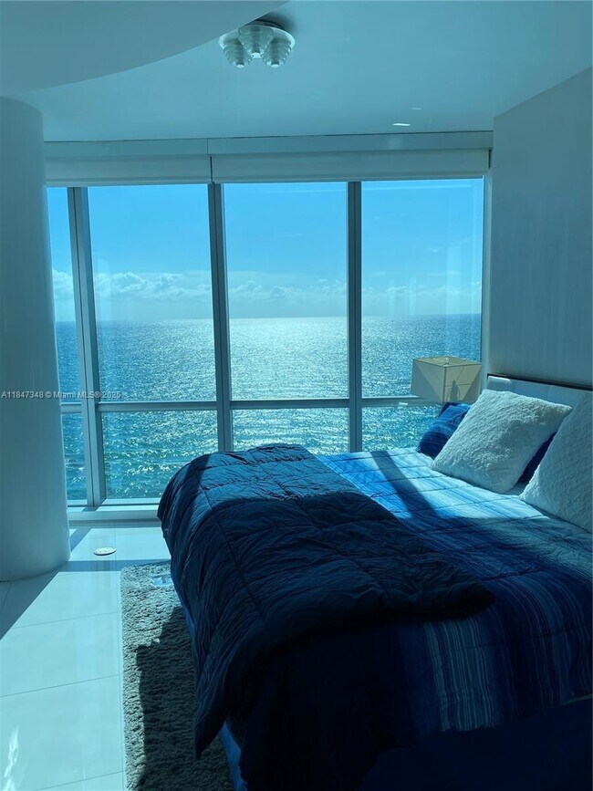 Building Photo - 17121 Collins Ave